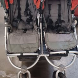 TWIN STROLLER USED LIKE NEW 