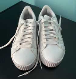 Woman’s puma sneakers size 4.5