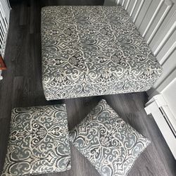 Mint Condition Ottoman With 2 Matching Pillows!!