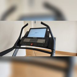 NordicTrack Incline Treadmill, Includes Mat Fan and Heart Rate Monitor - Excellent - Bloomfield, CT