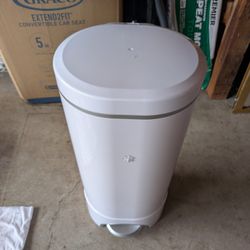Munchkin Diaper Pail