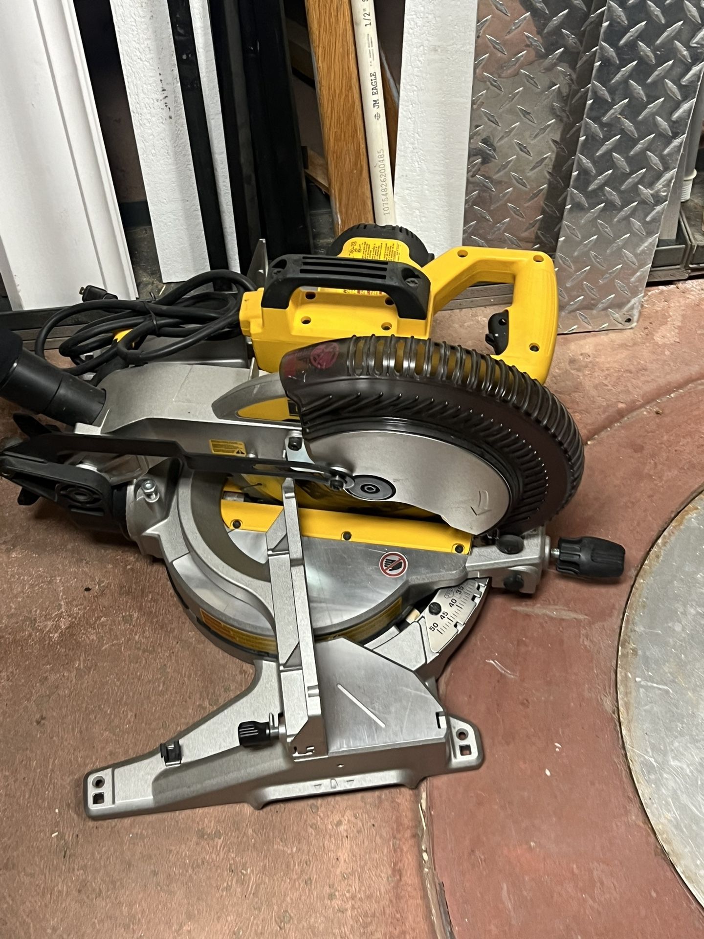 Dewalt Saw
