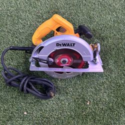 DeWalt Saw 