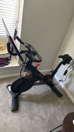Must go today! Peloton in perfect condition