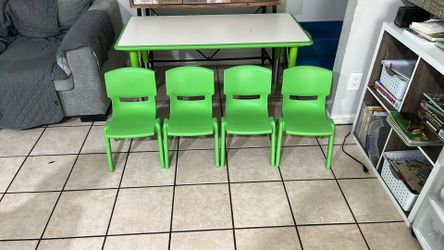 Kids table and chair set