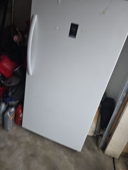 Insignia refrigerator