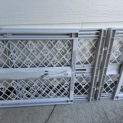 Dog/baby Gates