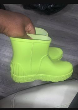 Women’s Uggs Lime Green (Size 9) 