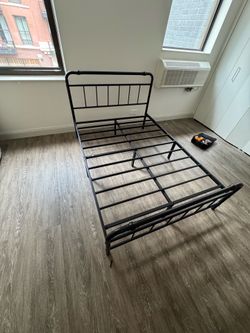 Full Size Metal Bed Frame – Black