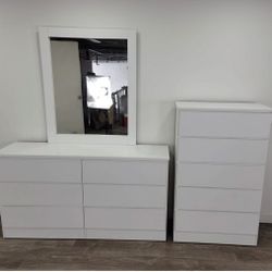 DRESSER WITH MIRROR AND CHEST 