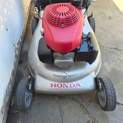 Honda HRR 216 Self-Propelled Lawn Mower Runs Great Máquina con
Transmisión Trabaja bien