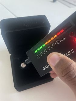 2CT VVS Diamond Earrings 