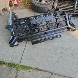 2023-2024 GMC CANYON AT4 UPPER GRILLE PAINTED OEM  