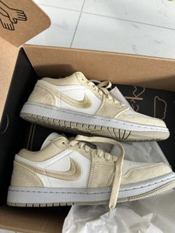 Jordan 1 Low SE "Team Gold/Sail" Size 7 Jordans - Women