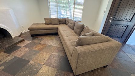 Sectional Couch w/ Chaise