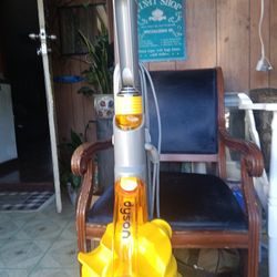 Dyson DC 14 Vacuum Cleaner 