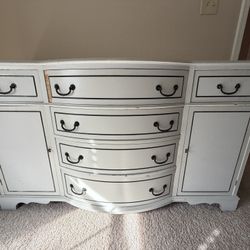  Dresser
