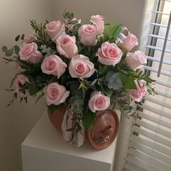Barro De Olla Rose Arrangement 