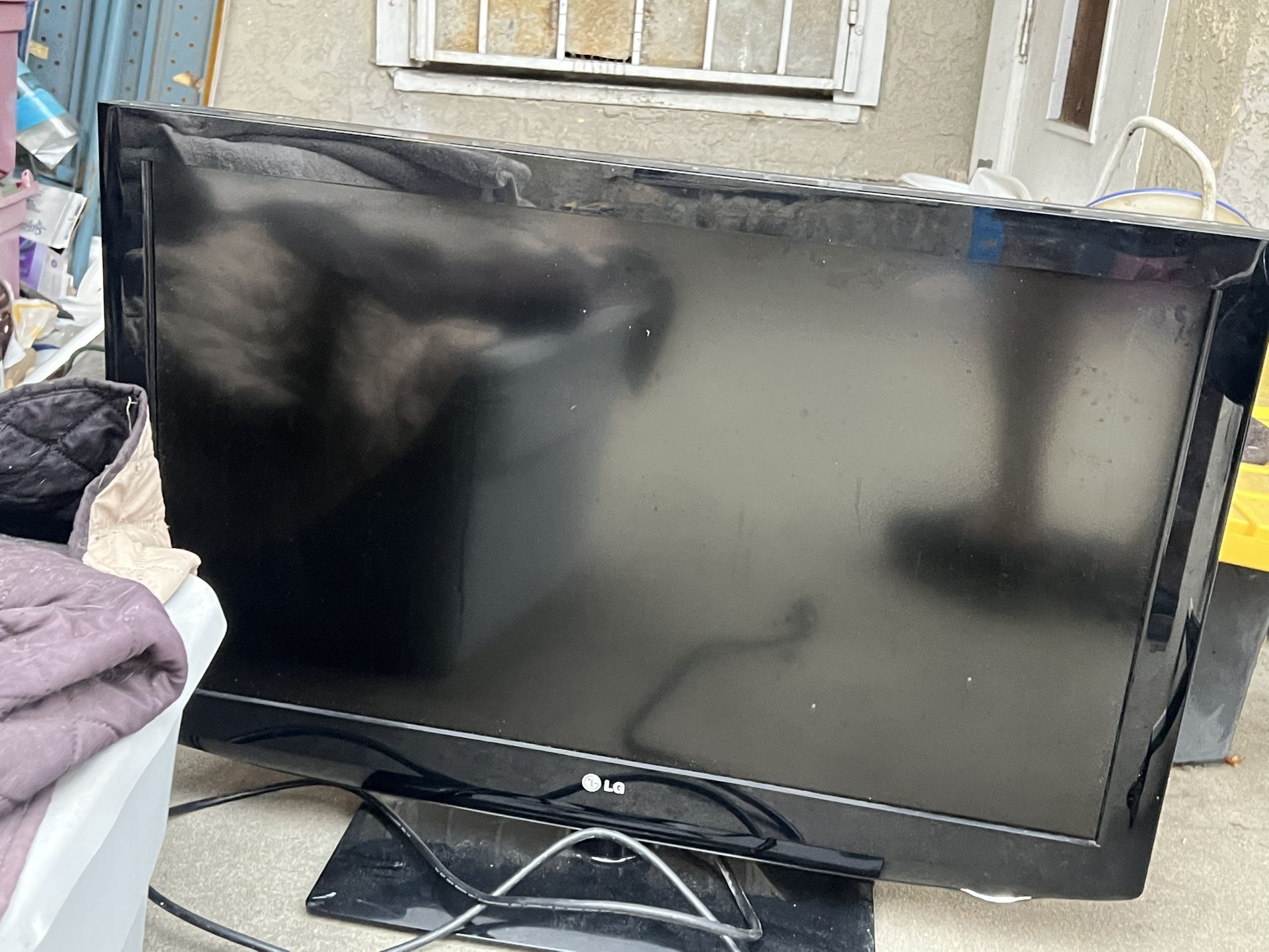 LG TV 35 Inch