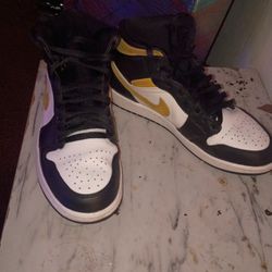 Jordan mid 1s size 9 mens