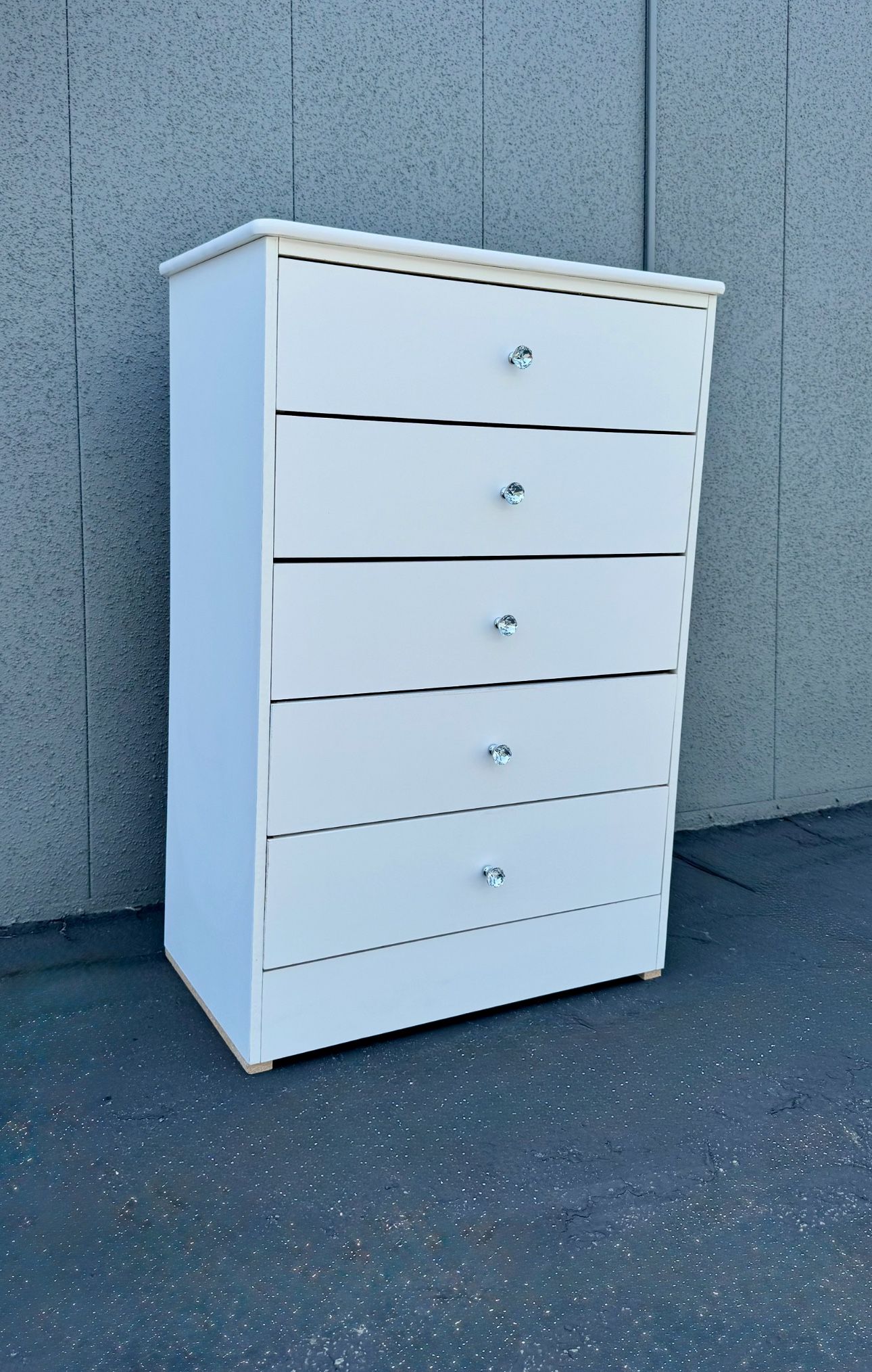 New White Chest With Diamond 💎 Knobs 