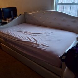 Trundle Bed With  Mattresses