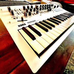 Korg Minilogue 