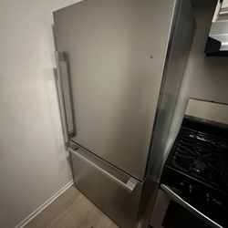 Hisense Bottom-Freezer Refrigerator
