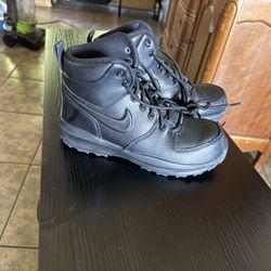 Nike Size 3 1/2 Y
