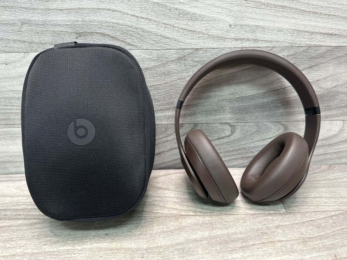 A1 Hawk – Beats Studio Pro A2924 (A1D023254)