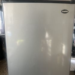 Sanyo Mini Fridges, Gray