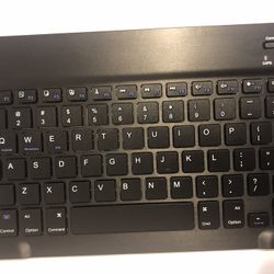 Bluetooth Keyboard For iPad/iPhone!