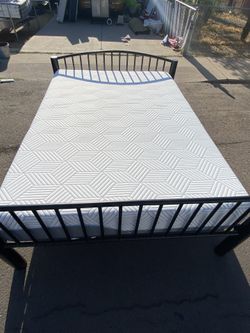 FREE DELIVERY: Full SizeMemory Foam Bed