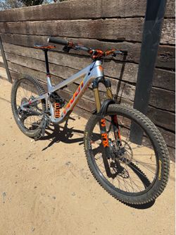 2025 Pivot Firebird