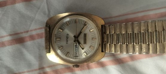 Benrus Quartz Day-Date Watch Gold Tone