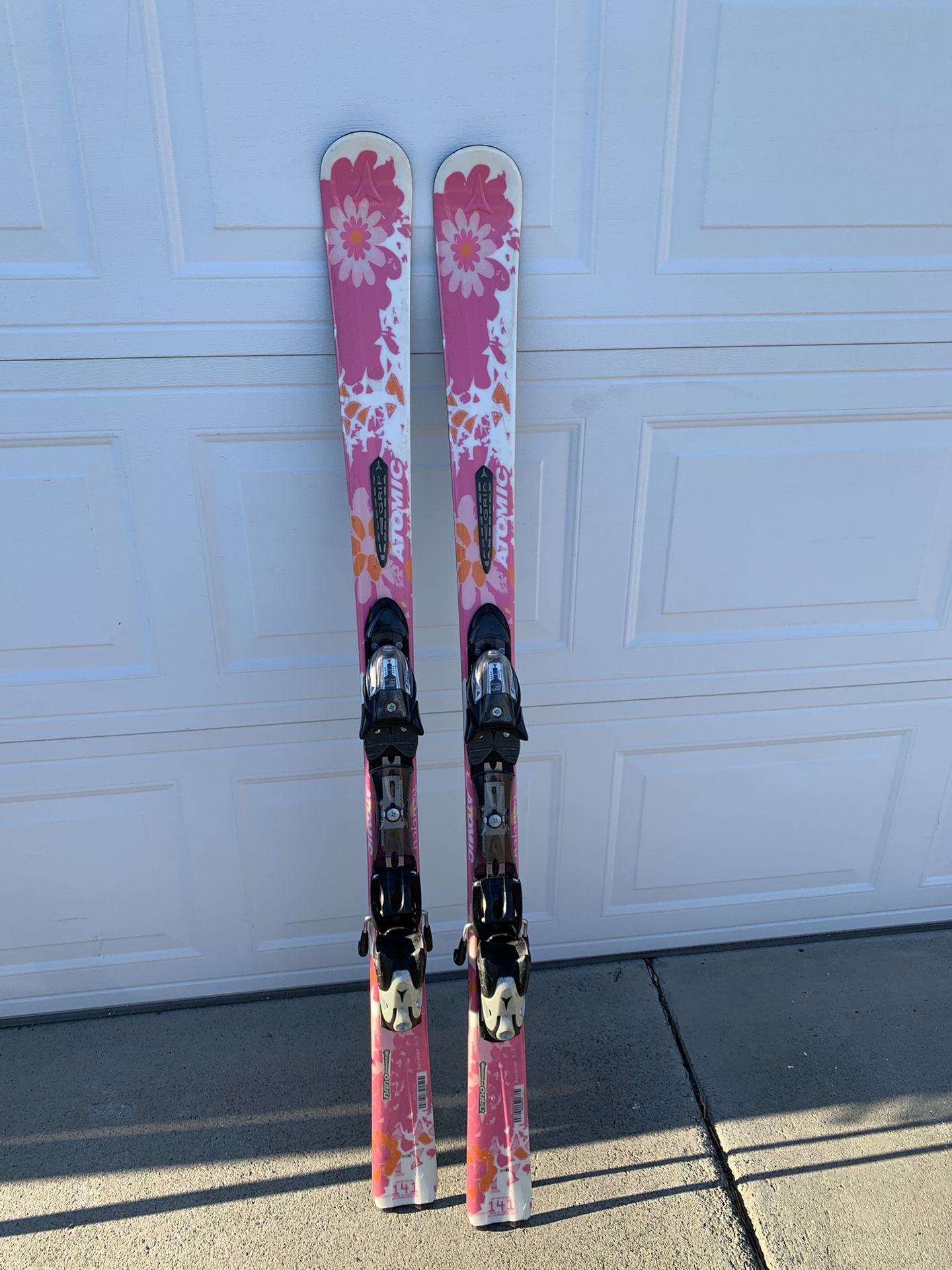 Atomic Balanze Skis 141 cm with Atomic Device bindings