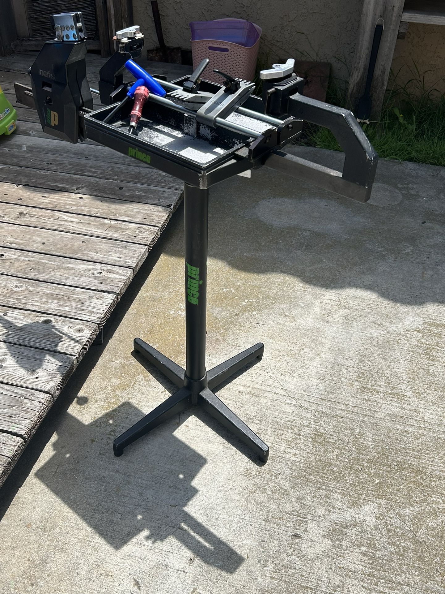 Prince Neos 1000 Tennis Stringer Machine
