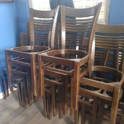 Se Venden 52 Sillas Seminuevas $40