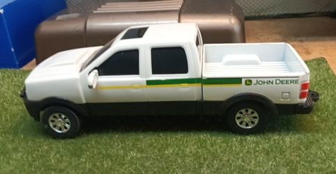 ERTL John Deere extended cab pick up truck 8' inch scale 1:32. (12)