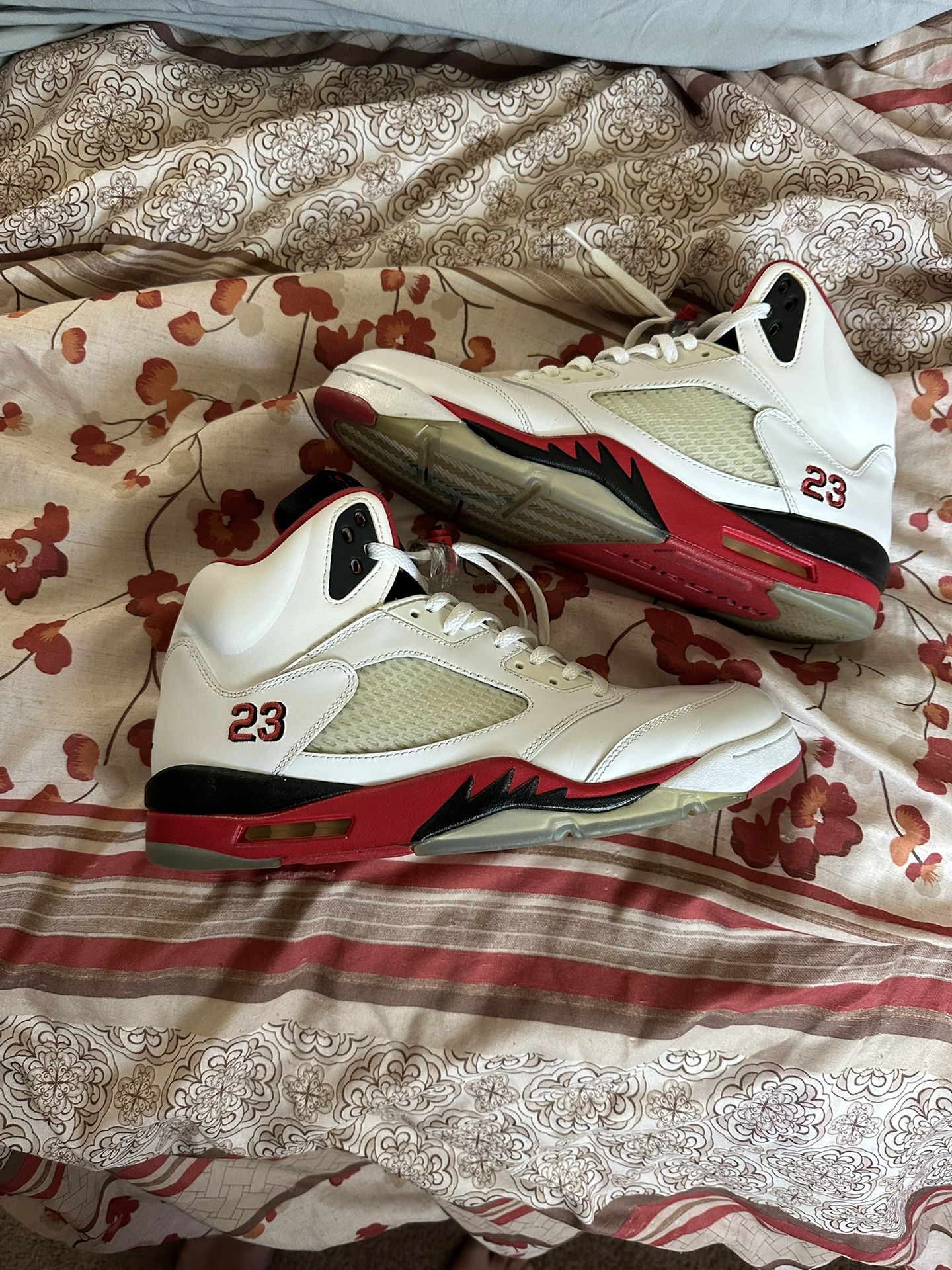 Air Jordan V Fire Red ( BLACK TOUNGE)