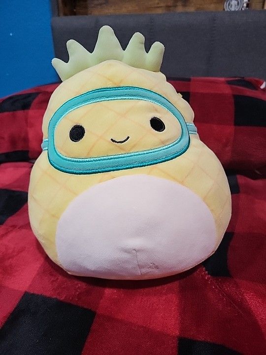 yellow pineapple with a scuba mask Only Pick Up And Cash