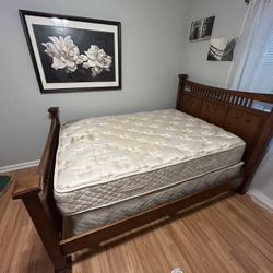 Rooms to go three-piece bedroom set