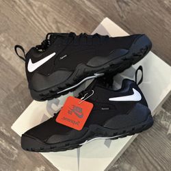 Nike SB Darwin Low Supreme Black Sizes 9M/9.5M/10.5M‼️Brand New‼️