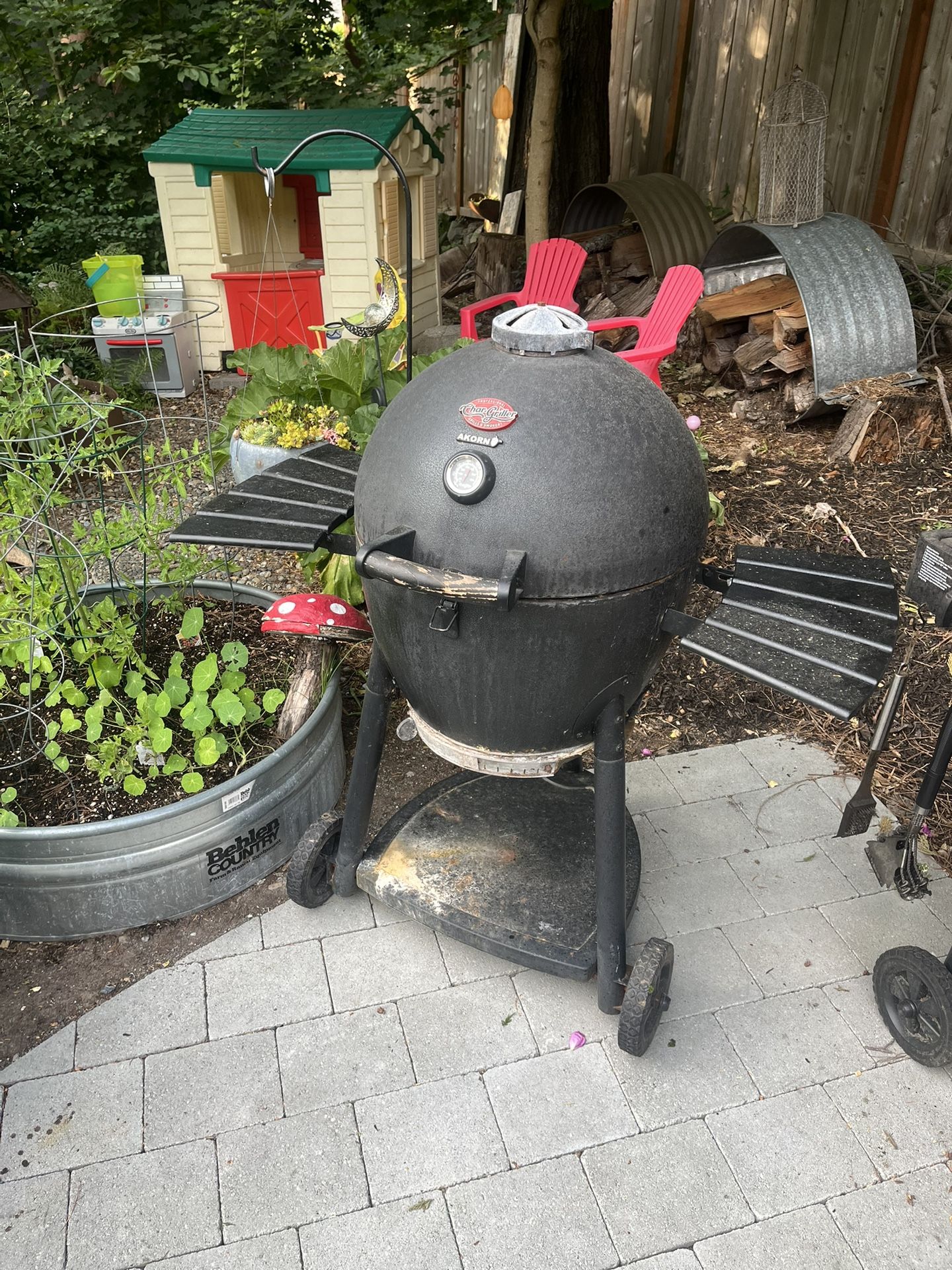Char-Griller® AKORN® Kamado Charcoal Grill and Smoker with Cast Iron Grates, Warming Rack and Locking Lid with 445 Cooking Square Inches in Graphite,