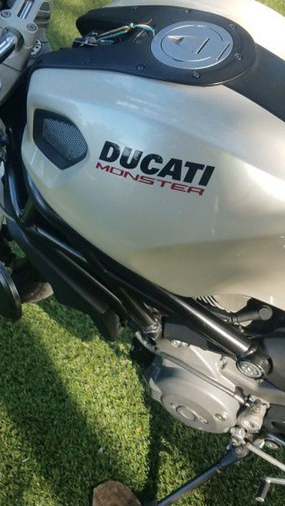 2009 Ducati Monster 696