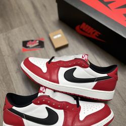 Jordan 1 Retro Low "Chicago" Size 8.5M