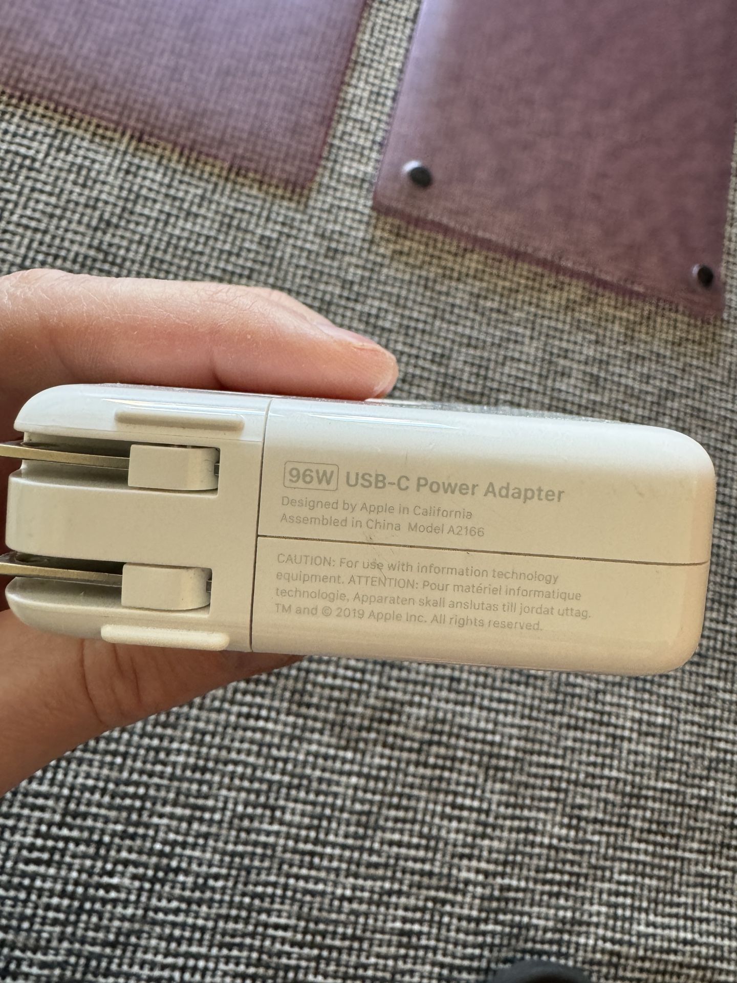 Apple 96W USB-C power Adapter + Macbook Pro 16" Incase