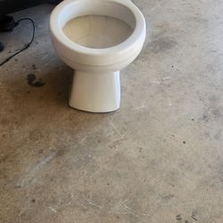 Standard Toilet Just Needs Lid. 