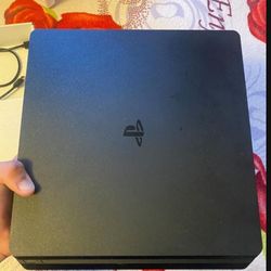 PS4 Slim 