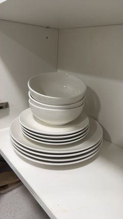 White Dinnerware Set